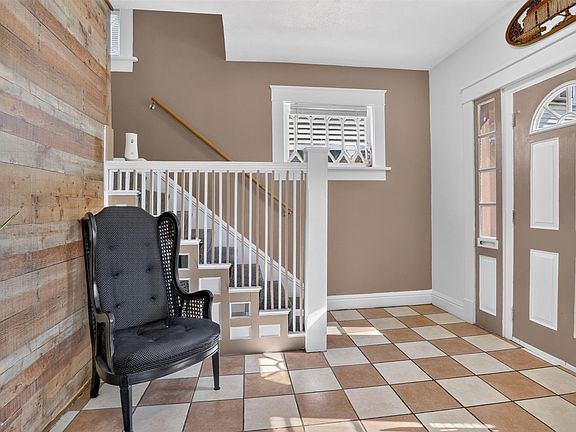 4th image of 404 Vistula St
