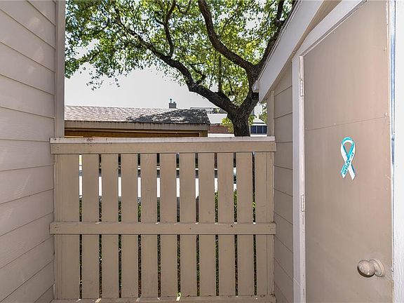 5th image of 2108 Count Fleet Dr Unit 102