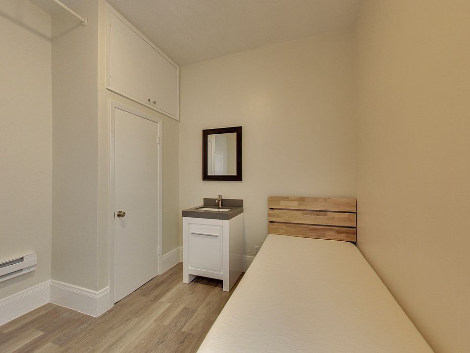 1st image of 124 Waverly Pl #213
