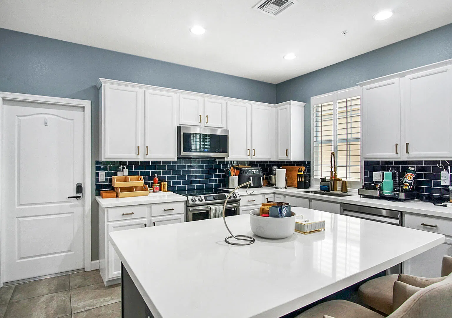 3 bed, 2.5 bath, 1576 sqft, $2,800 — Photo 3