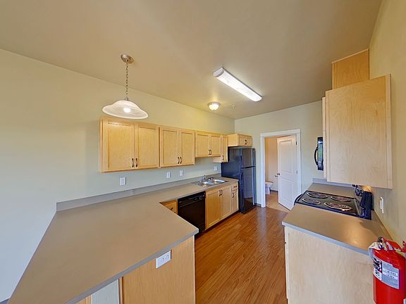 3rd image of 1991 Oak St #111-113