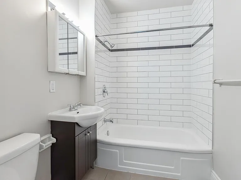 200 Bronson Ave — Photo 28