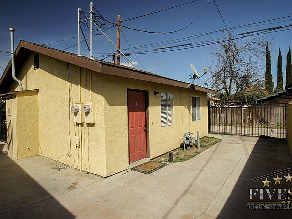 Back House with Private Parking Area