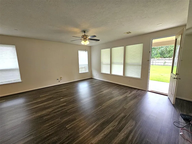 3318 Regal Park Ln — Photo 18