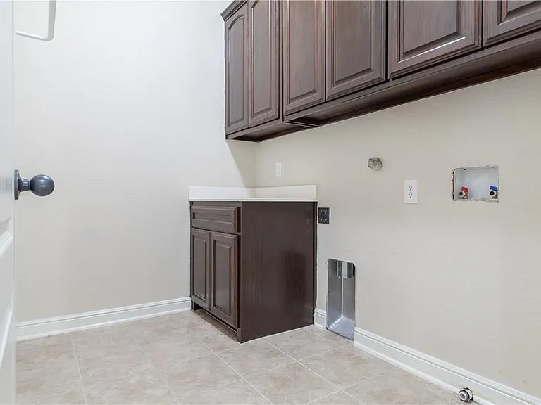1805 Desoto Dr — Photo 11