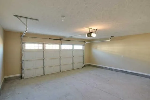 908 Azeri Ave — Photo 15