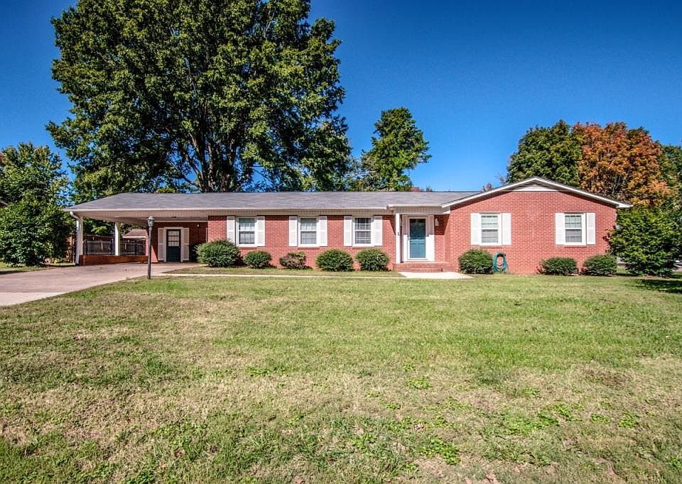 1st image of 817 Woods Dr