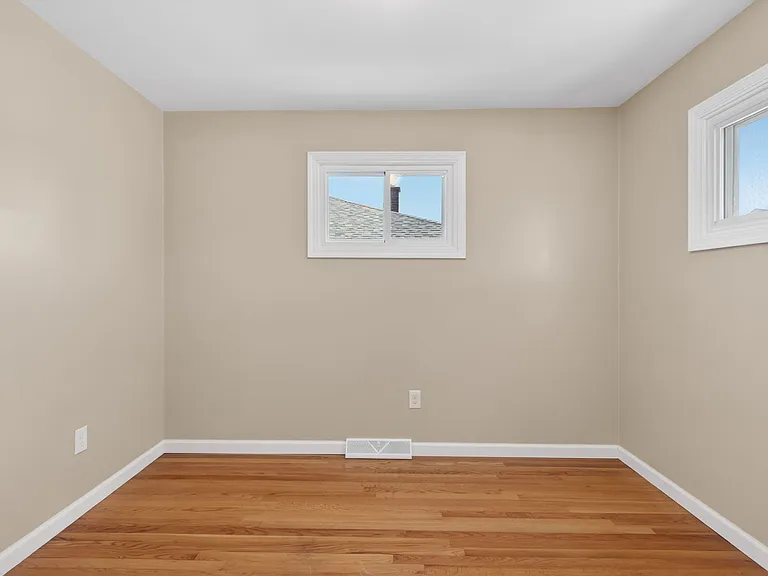 614 Park Ave — Photo 16