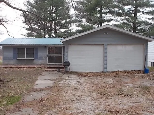 20 Oliver Dr, Pana, IL 62557