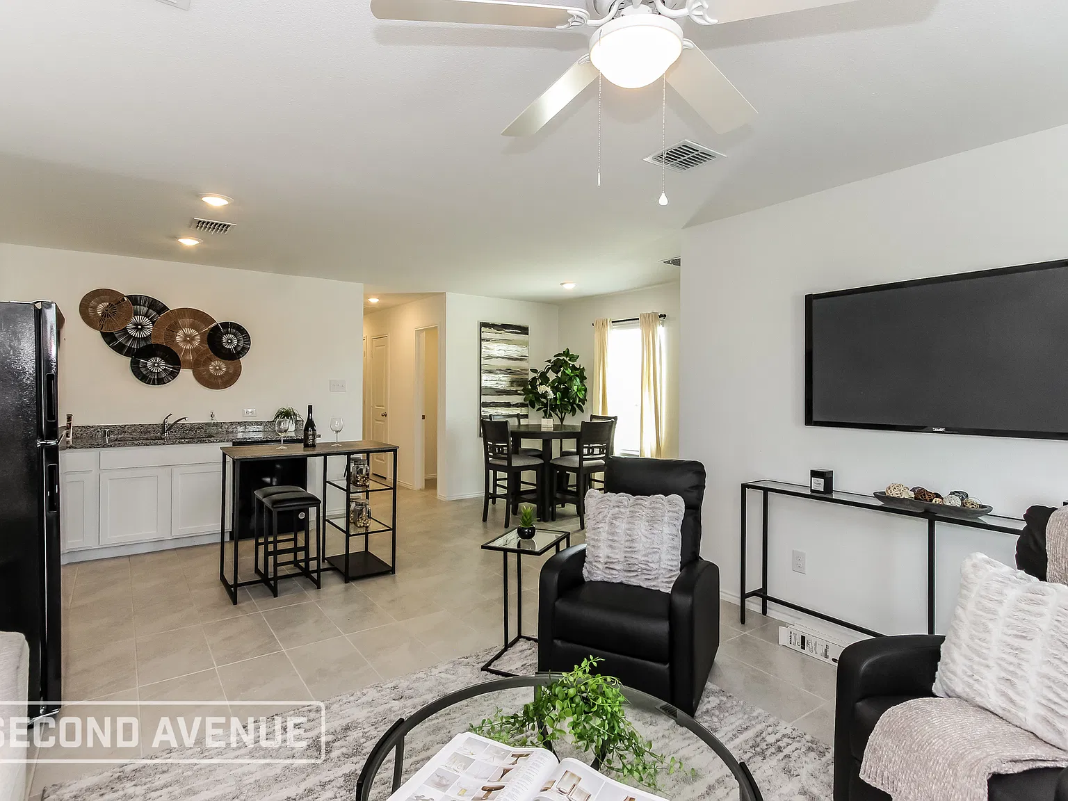 4 bed, 2.0 bath, 1295 sqft, $1,949 — Photo 4