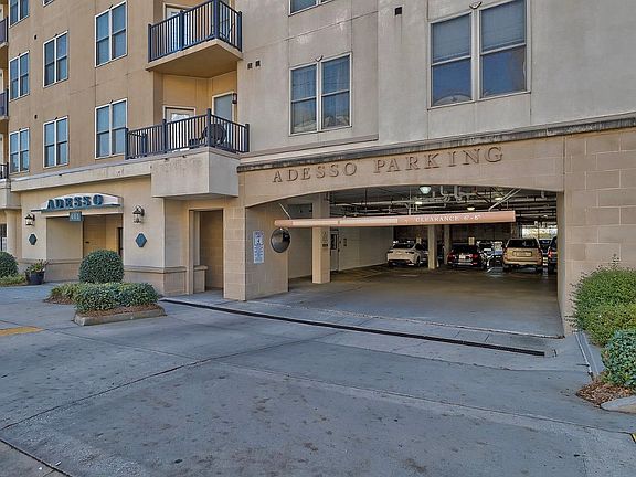 3rd image of 601 Main St APT 509