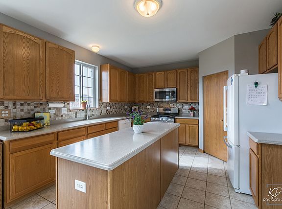2nd image of 2776 Leonard Ln