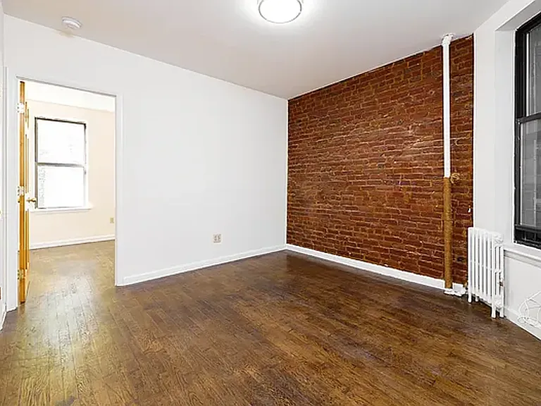 638 E 14th St #11 — Photo 5