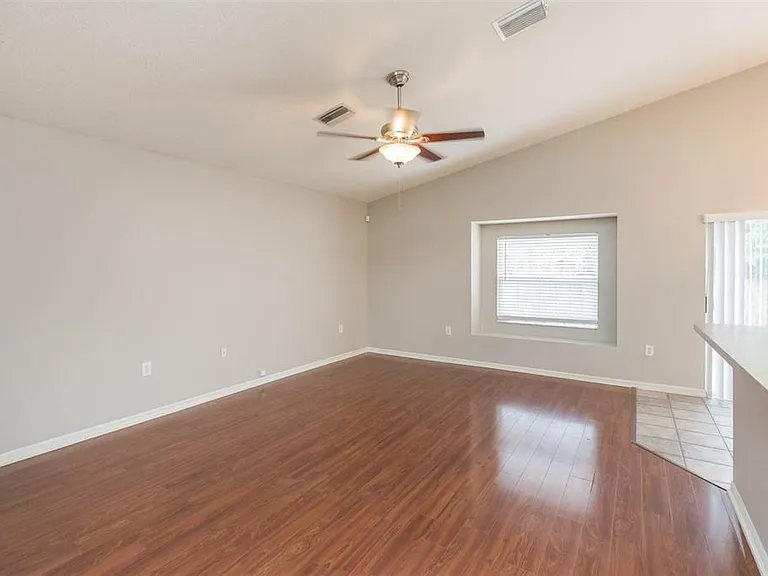 4550 Roundview Ct — Photo 4