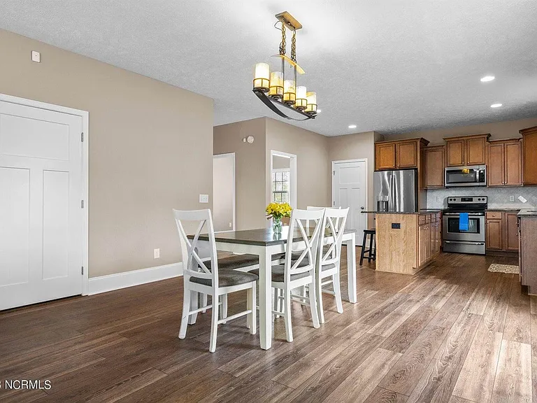 160 Argyll Ave — Photo 11