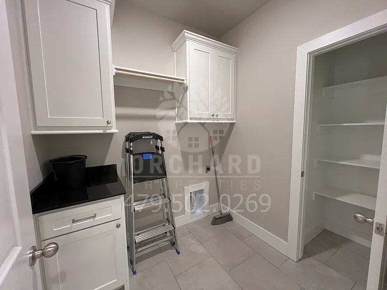 1052 Silver Birch St — Photo 7
