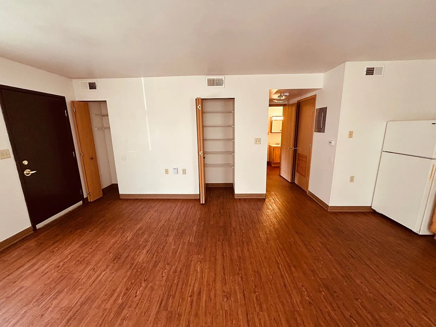 One Bedroom Apartment For Rent — Photo 3