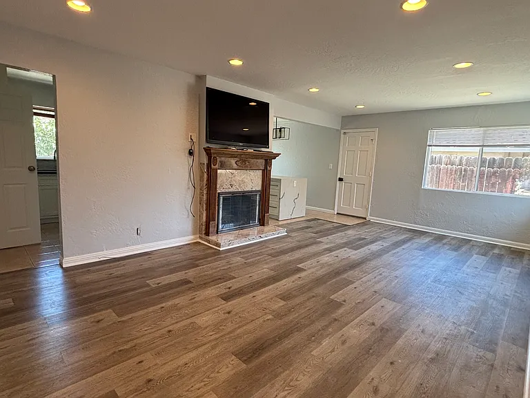 3172 San Clemente Ave — Photo 3