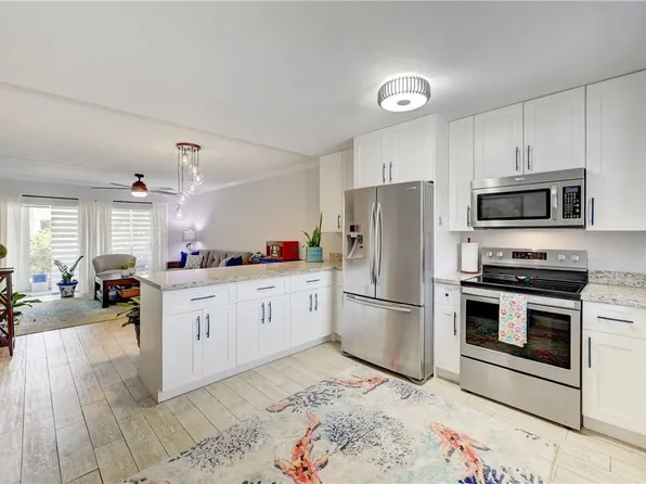 2200 NE 36th Street #13, Lighthouse Point, FL 33064