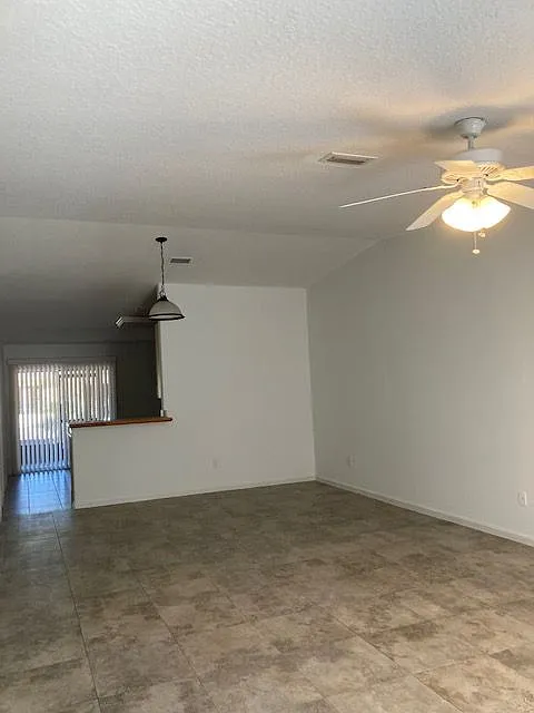3 bed, 2.0 bath, 1500 sqft, $1,625 — Photo 2