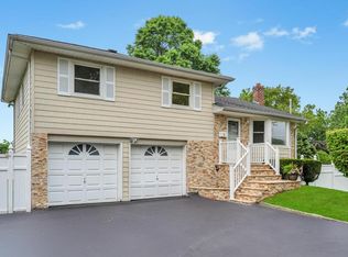 1 Pasture Ct, Commack, NY 11725