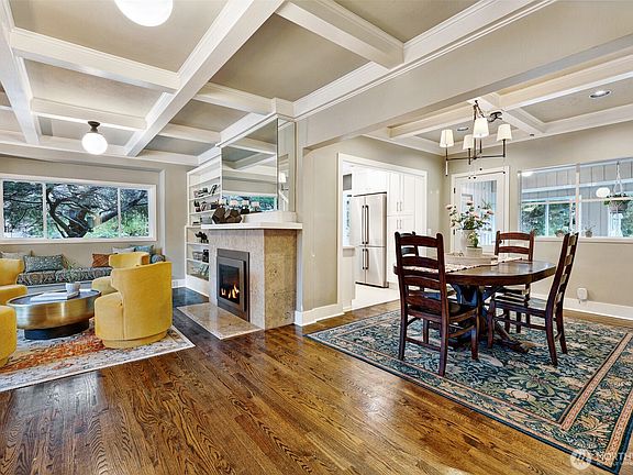 3rd image of 4634 SW Frontenac Street