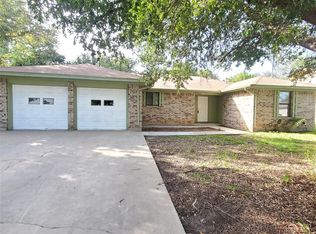 910 Cottonbowl Dr, Taylor, TX 76574