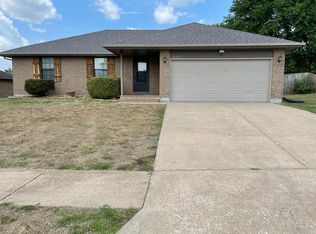 435 N Cedarwood Ave, Republic, MO 65738