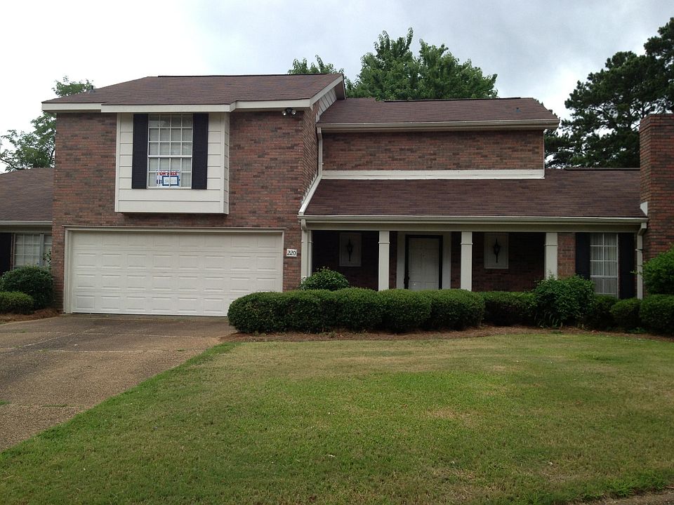 1st image of 220 Old Oak Cir