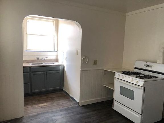 4th image of 412 W Lockeford St