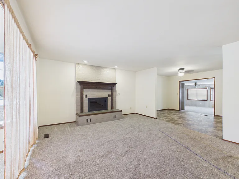 706 Elizabeth Dr — Photo 6