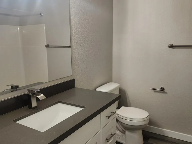 12526 Meridian Ave S #4 — Photo 6