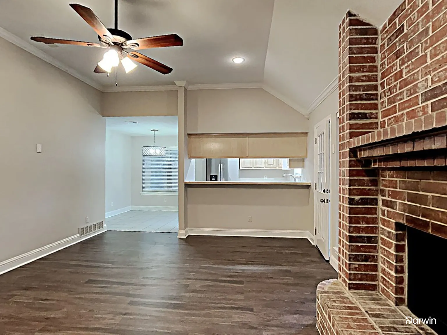 3 bed, 2.0 bath, 1366 sqft, $1,915 — Photo 4