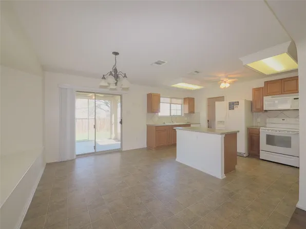 4604 Woodstock Dr, Georgetown, TX 78633