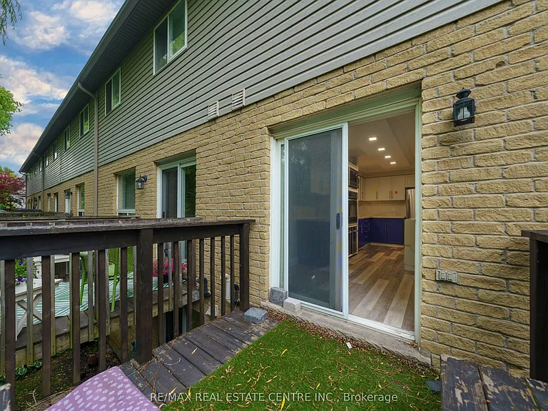 76 Frances Ave #32 — Photo 17