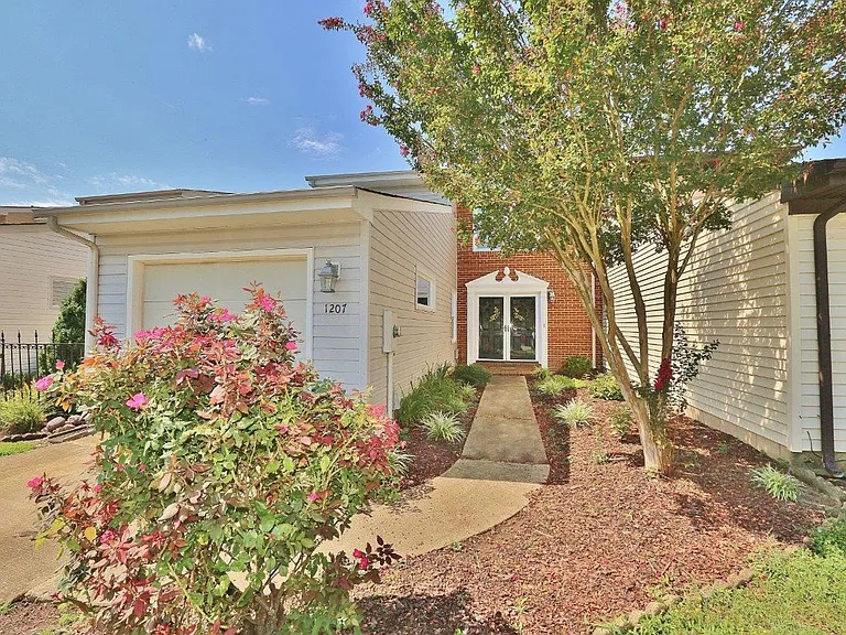 1207 Captain Adams Ct — Photo 1