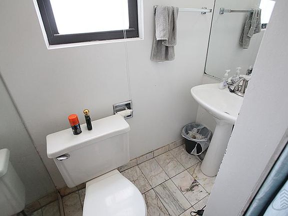 5th image of 2512 N Southport Ave #Two
