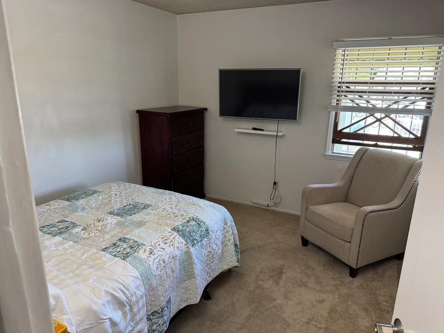 4 bed, 1710 sqft, $1,000 — Photo 1