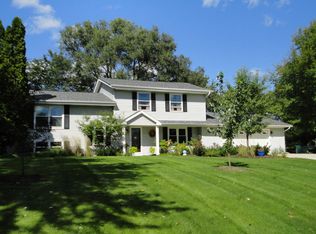 S76W13304 McShane Dr, Muskego, WI 53150