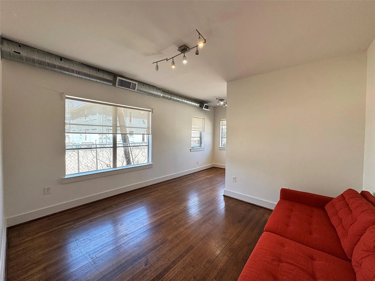 1 bed, 1.0 bath, 780 sqft, $1,300 — Photo 3