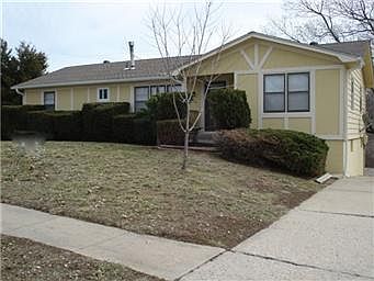 2nd image of 1109 Broadmore Ln