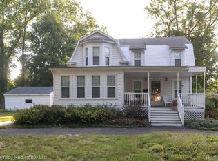 22824 Maple Ave, Farmington, MI 48336