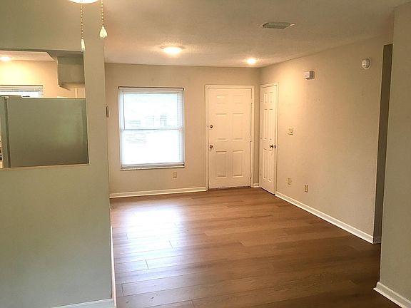 4th image of 2526 Scottville Ave