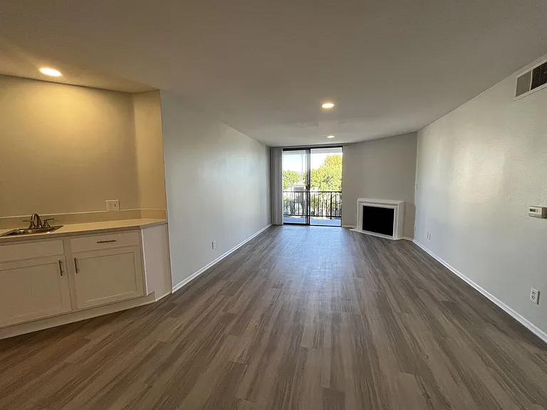 5235 Kester Ave — Photo 49