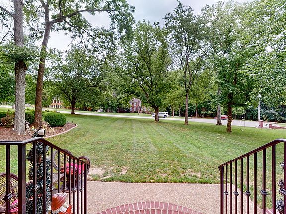 3rd image of 414 Cross Creek Ct