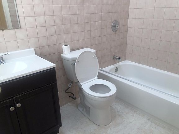 4th image of 822 N Broad St #3C