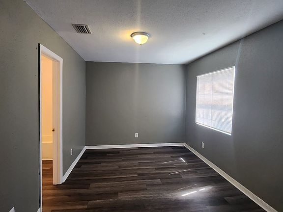 3rd image of 5014 E 32nd Ave