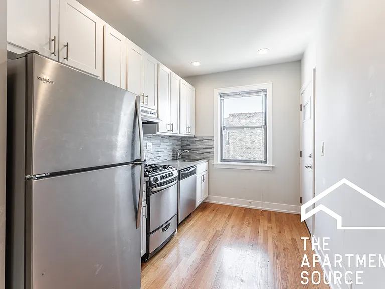 4549 N Leavitt St #3 — Photo 1