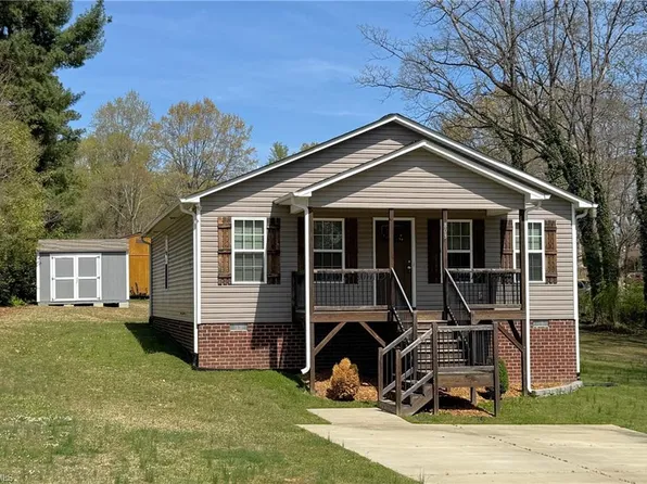 803 Leach Ave, Thomasville, NC 27360