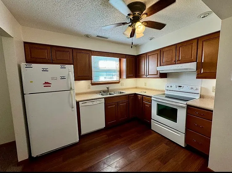 3 bed, $1,450 — Photo 3